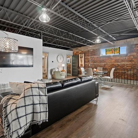 The 418. An 1866 Build With Modern Comforts Fort Wayne Exterior photo