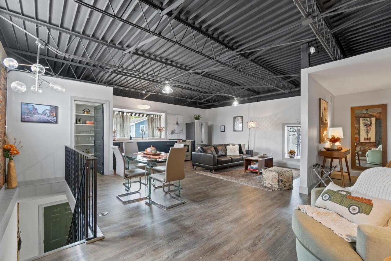 The 418. An 1866 Build With Modern Comforts Fort Wayne Exterior photo